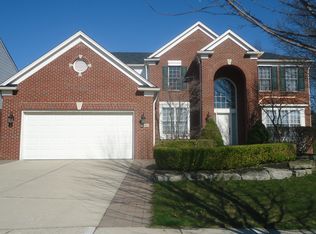 7585 Windgate Cir, West Bloomfield, MI