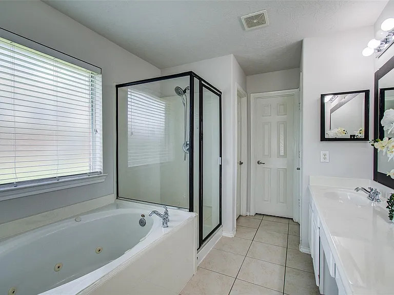 15103 Petal Rose Ct — Photo 16