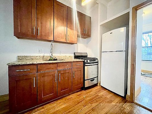 1st image of 818 Saint Johns Pl #2F