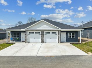 8 Barrington Ct, Monaca, PA 15061