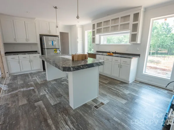 1853 Hill River Rd #1-2, Hiddenite, NC 28636