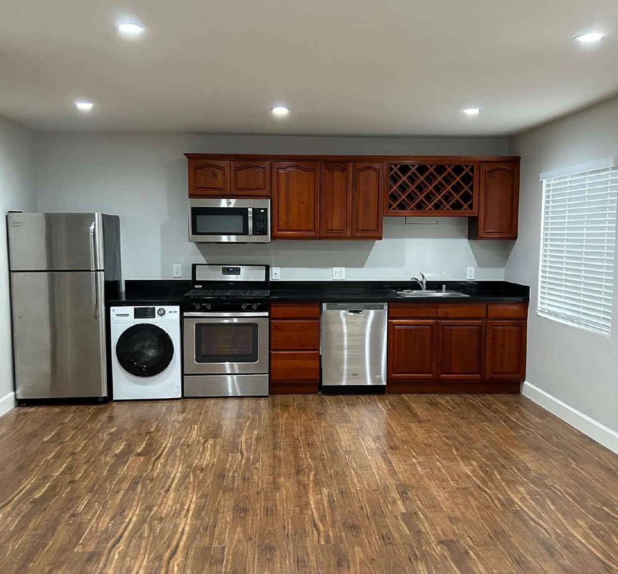 1 bed, $2,400 — Photo 4