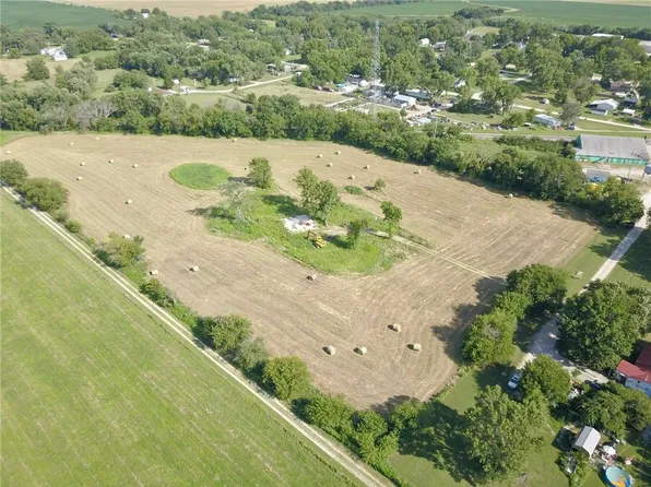 309 N 5th St, Walker, MO 64790