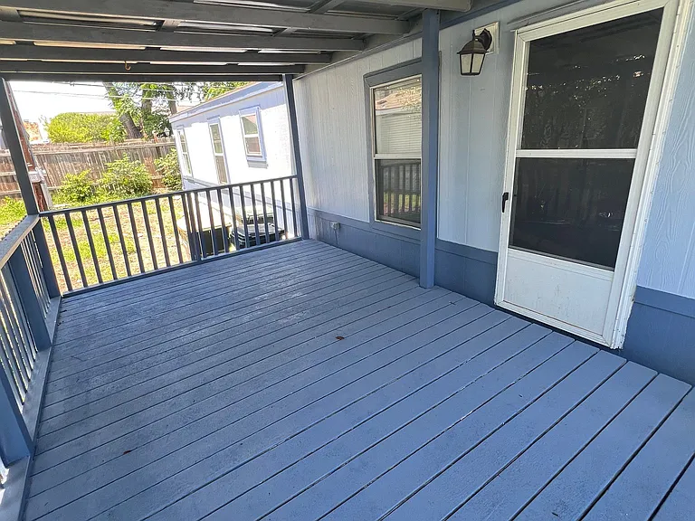 503 Uhland Rd — Photo 11