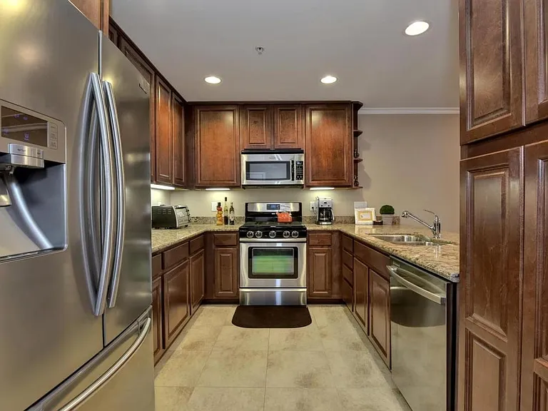 2218 Woodberry Ln — Photo 7