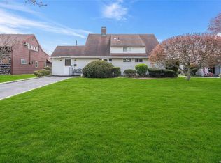 149 Duckpond Dr N, Wantagh, NY 11793