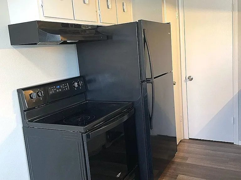 180 S 20th Ave — Photo 11