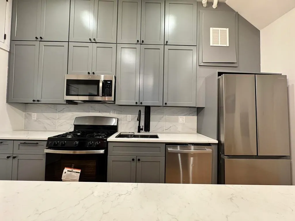 3 bed, 2.0 bath, $4,200 — Photo 4
