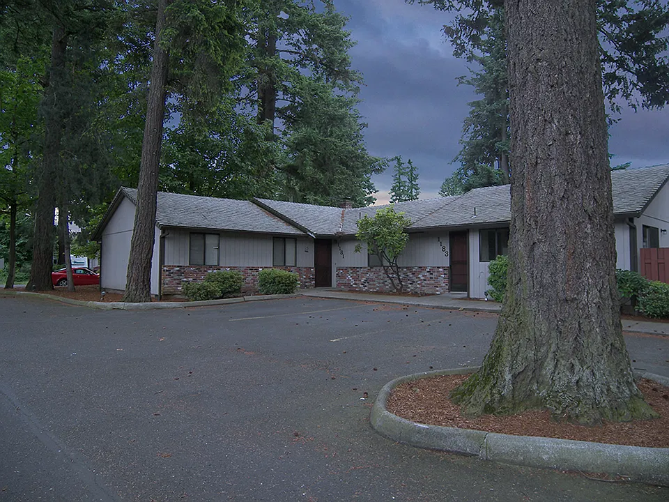 1154-1188 NE 104th Ave
