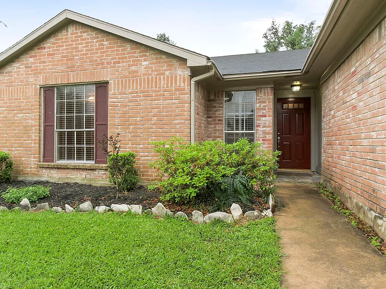 22811 Capitol Landing Ln — Photo 2