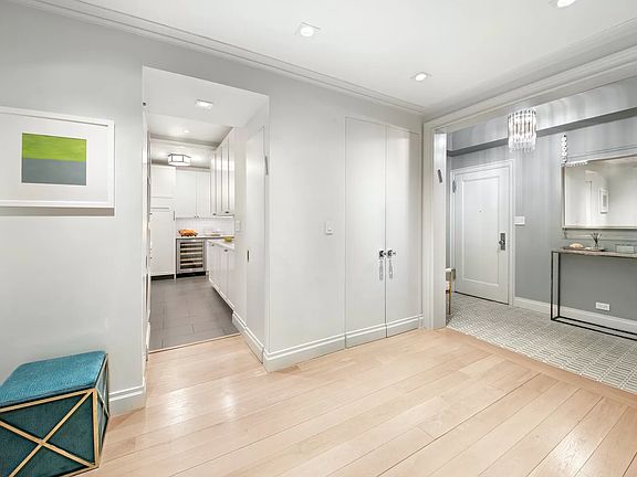 4th image of 685 W End Ave #2A