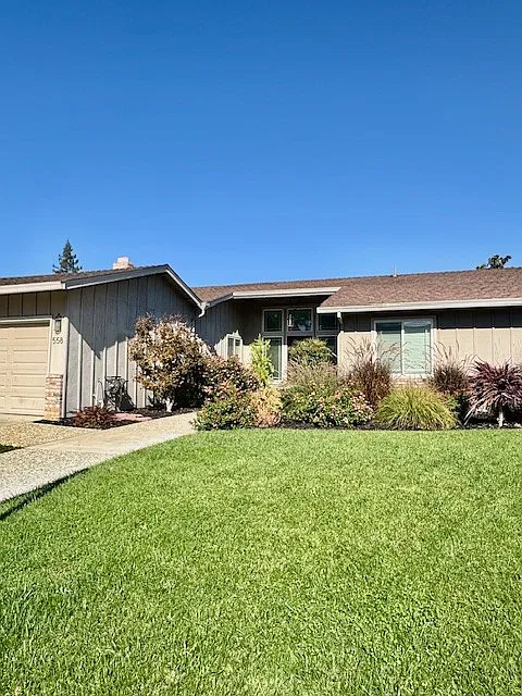 558 Fireside Ct