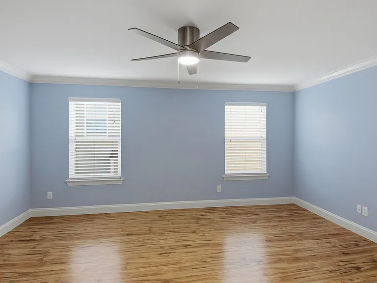 623 Streamside Ln — Photo 22