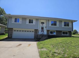 9602 S 23rd St, Bellevue, NE 68147