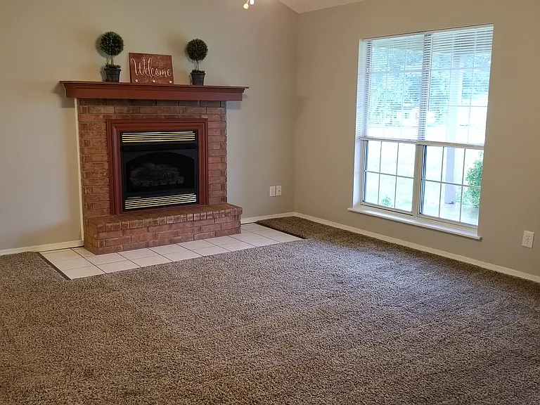 1614 Sims Pl — Photo 6