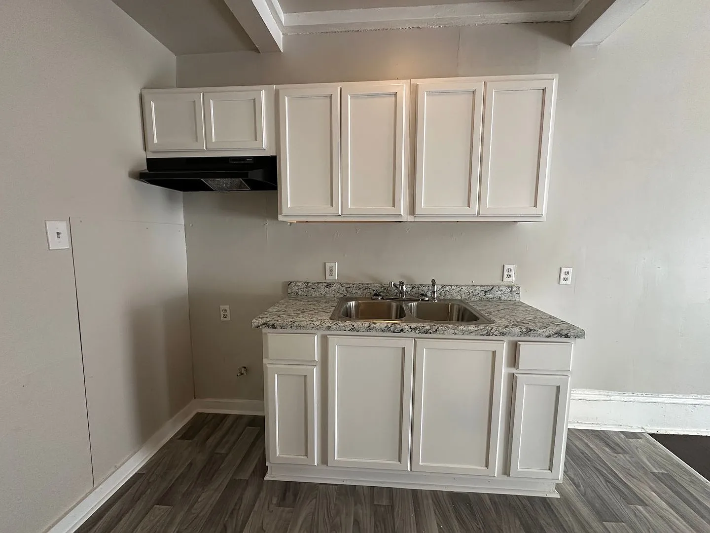 943 Cole St — Photo 3