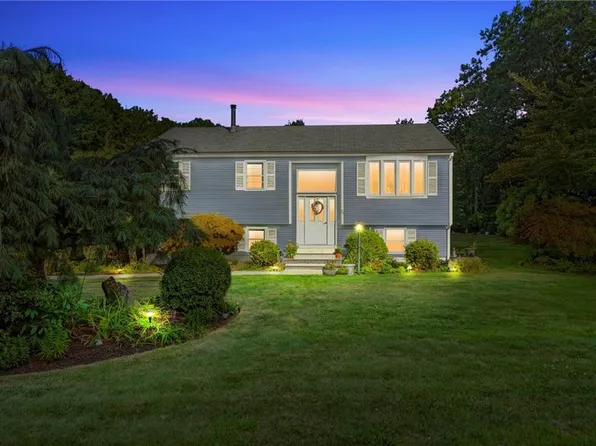 22 Camelot Cir, Johnston, RI 02919