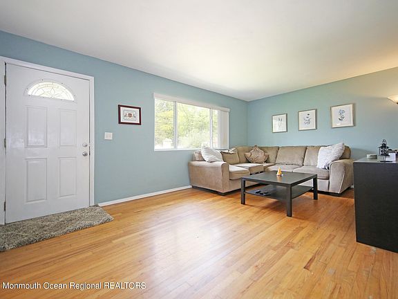 4th image of 9 Twilight Place