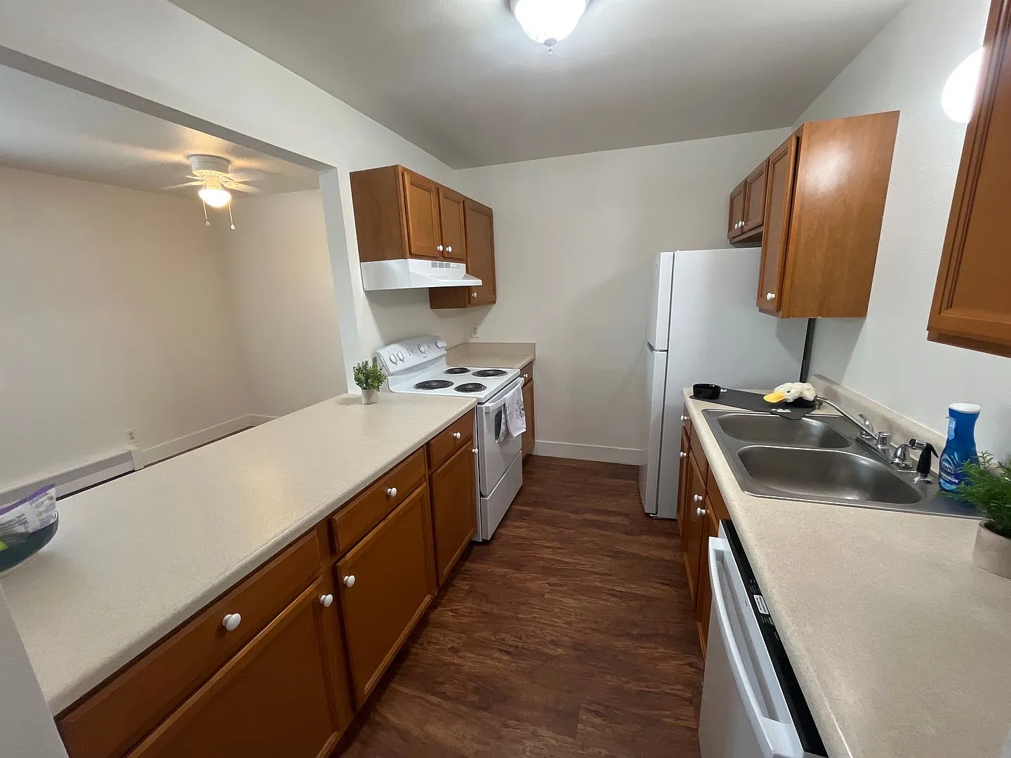 Yarrow Apartments — Photo 1