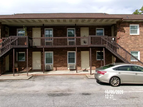 915 7th St NE #G, Hickory, NC 28601
