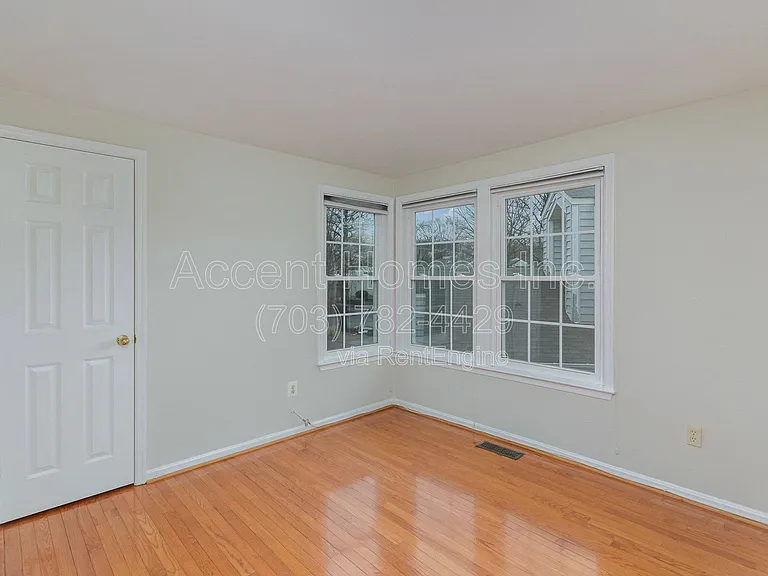 7579 Cross Gate Ln — Photo 25