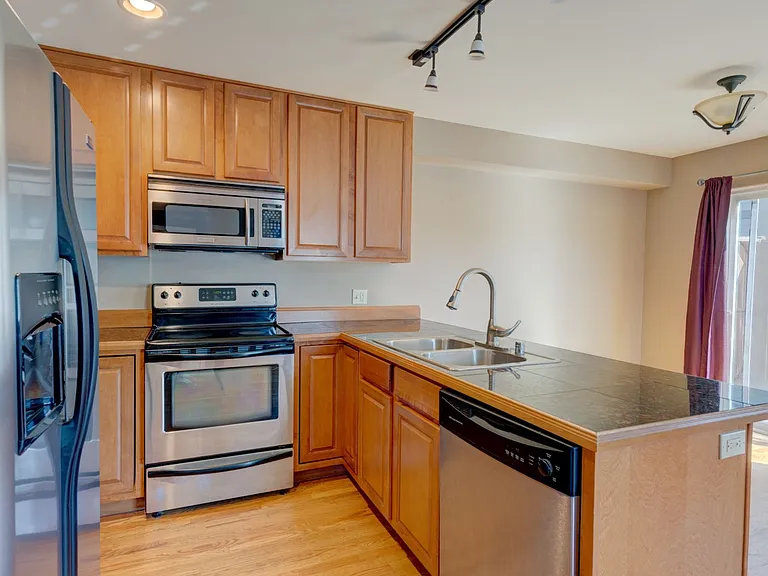563 Kettle St #C4 — Photo 3