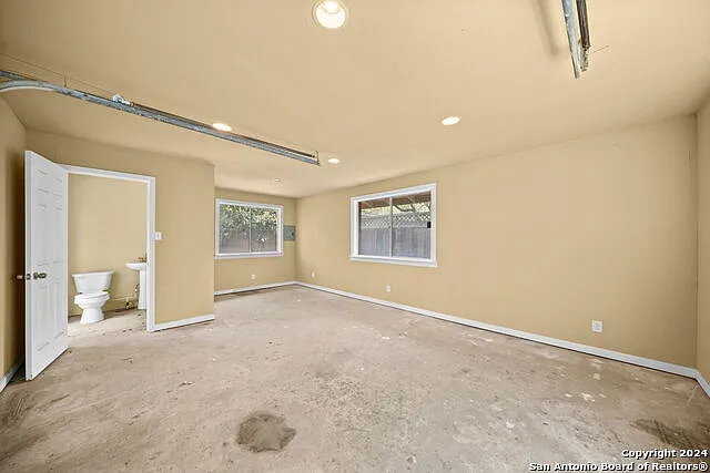 202 Donella Dr — Photo 28