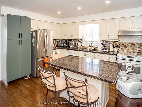 2nd image of 4386 Curia Cres