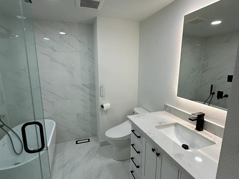 Guest Bathroom (Remodeled in 2022).