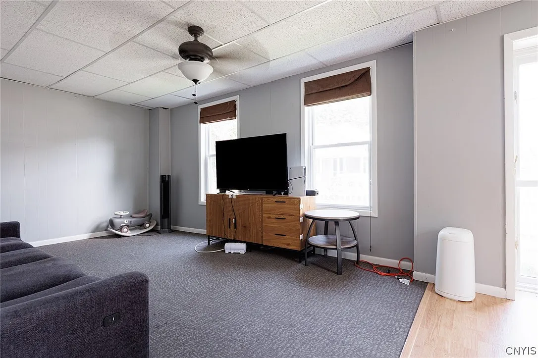 3 bed, 2.0 bath, 1365 sqft, $1,500 — Photo 2