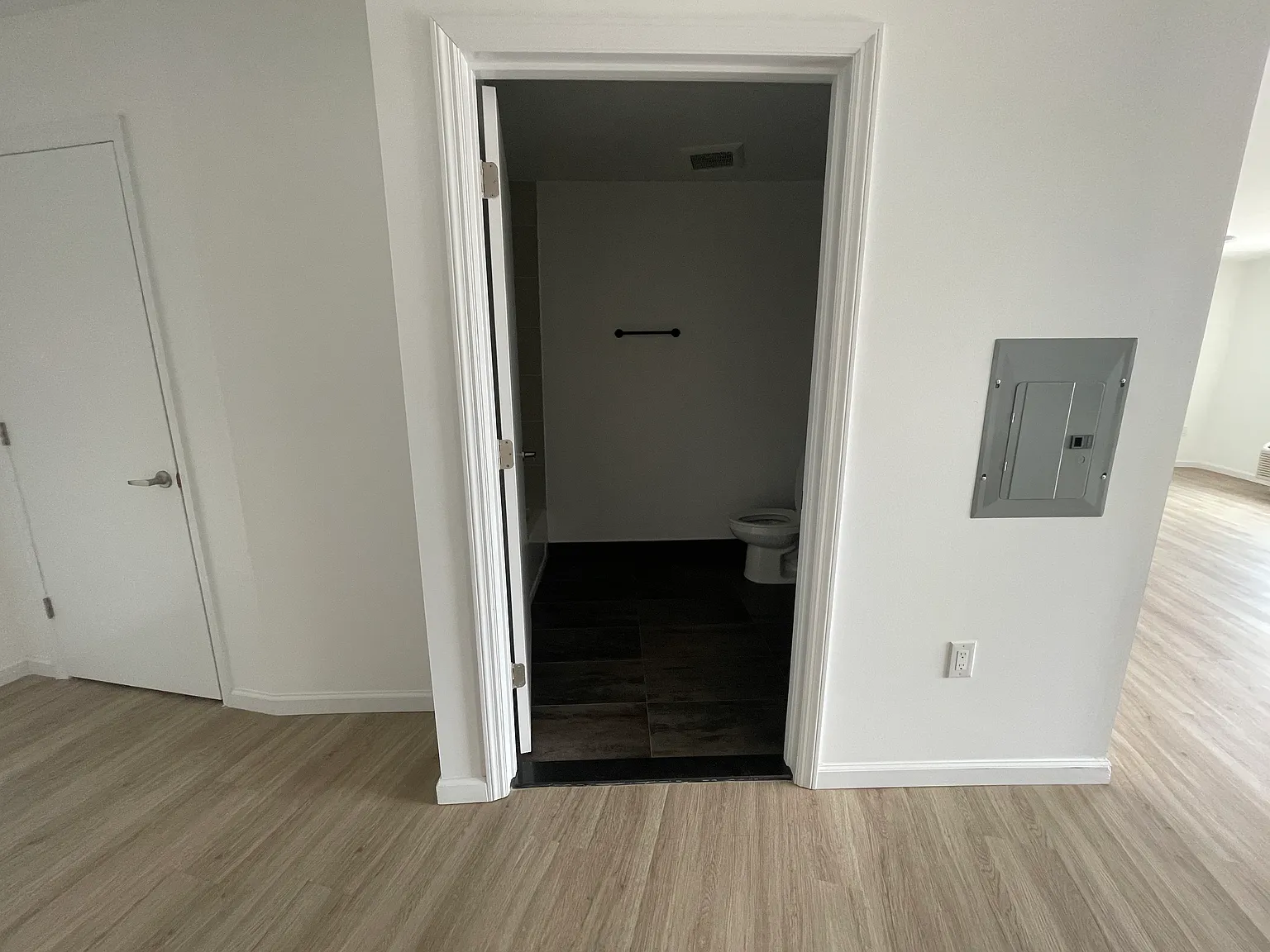 1 bed, $2,044 — Photo 3
