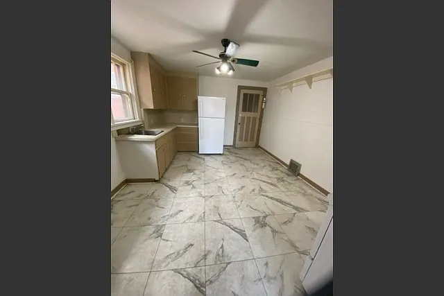 185 John St #2 — Photo 1