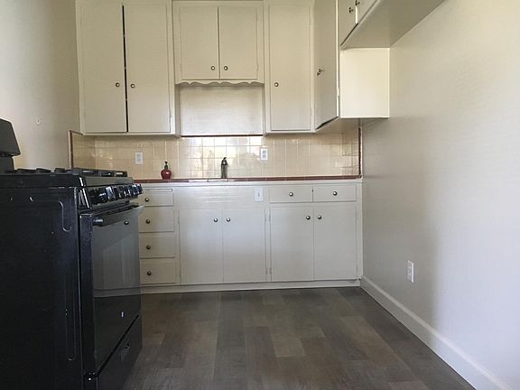 4th image of 1640-1642 Hughes Cir