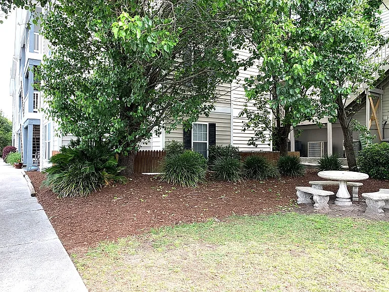 Riverview Apartments — Photo 2