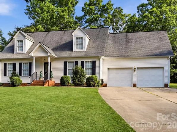 327 Sherry St, Rutherfordton, NC 28139