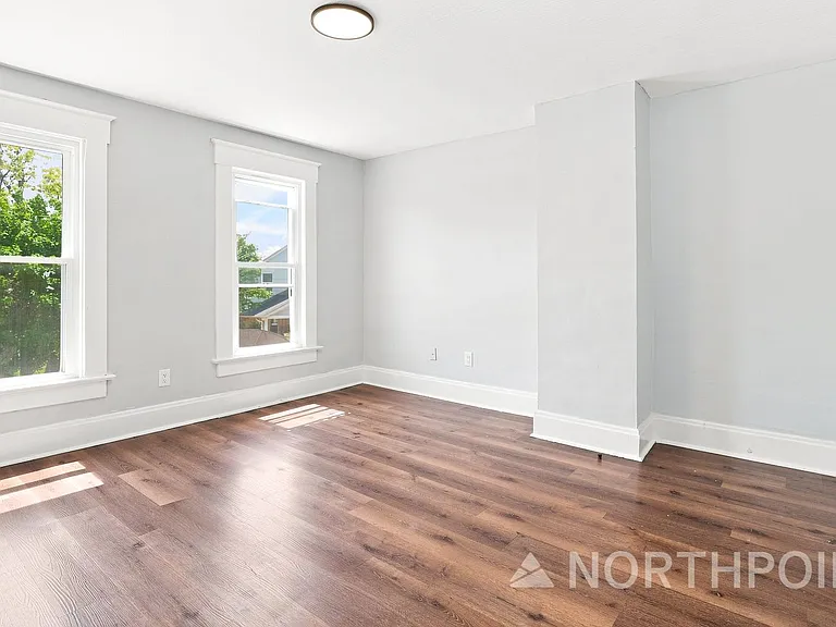578 Stewart Ave — Photo 8