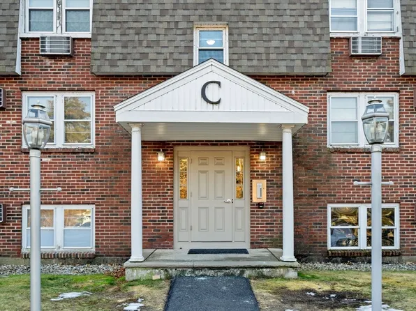 870 Haverhill St APT 2C, Rowley, MA 01969