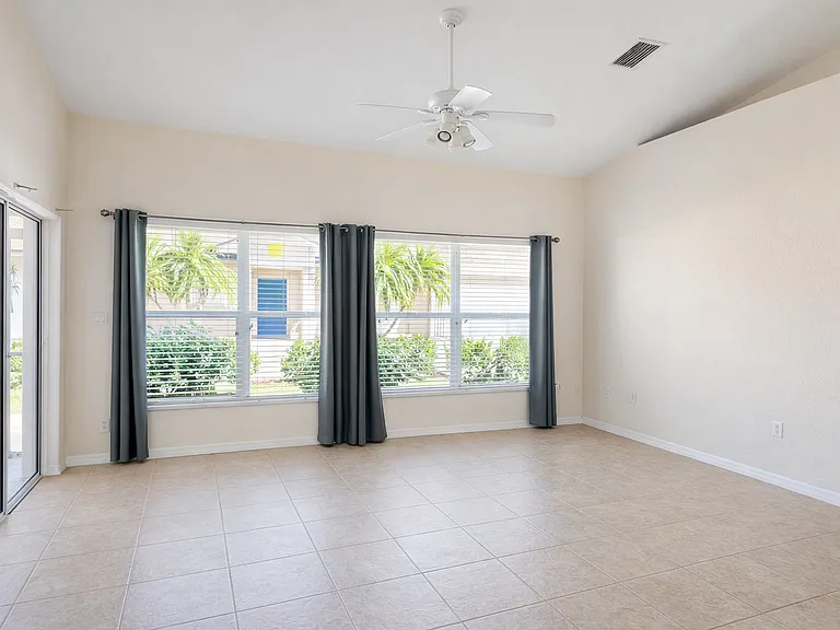 211 Rotonda Blvd W #B — Photo 5