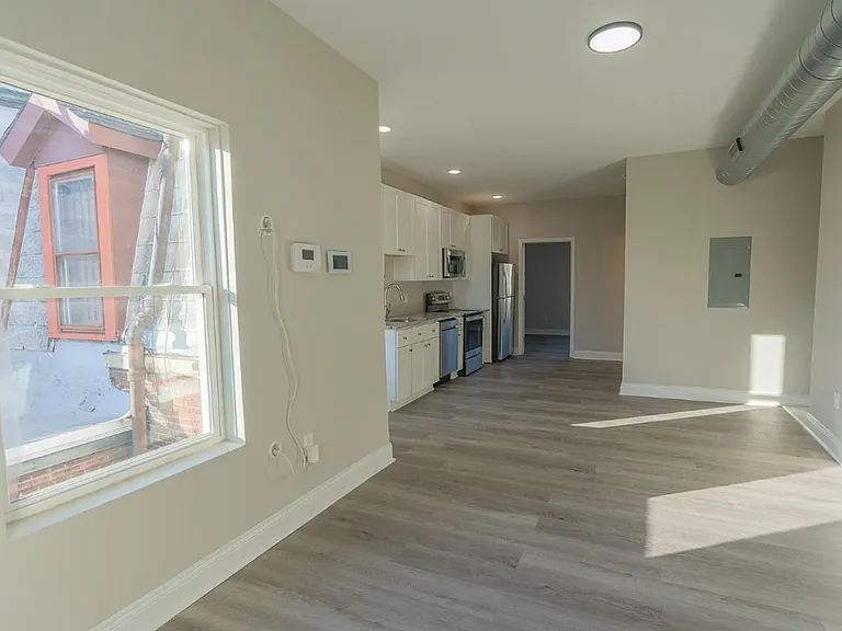 1514 West Girard Ave — Photo 5