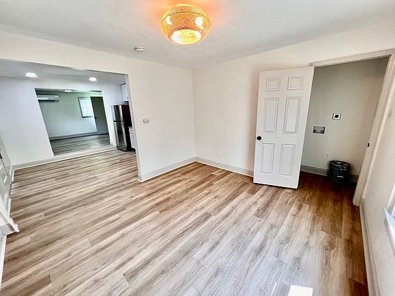 5th image of 3227 Avondale Ave