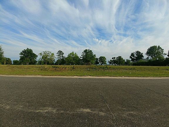 3rd image of Oak Dr