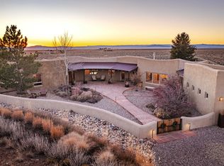 45 Alta Vista Dr, El Prado, NM 87529
