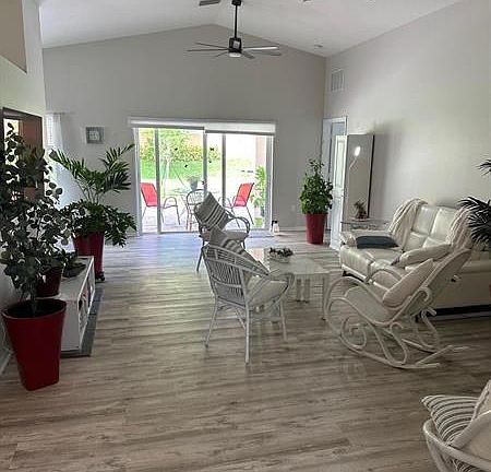 3rd image of 461 SW Talquin Ln