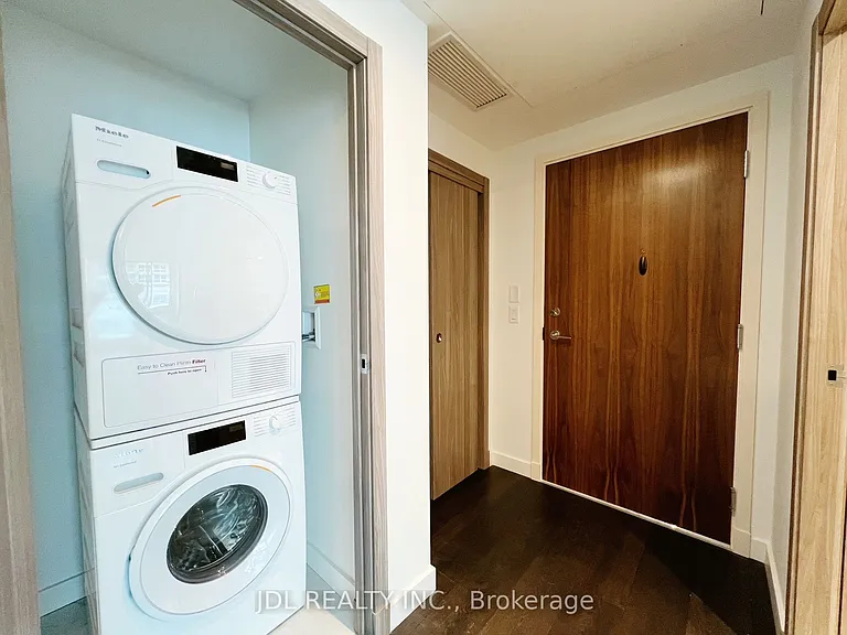 27 McMahon Dr #1107 — Photo 8