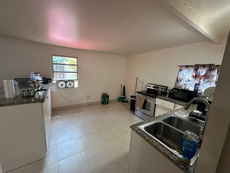 5620 SW 54th St — Photo 10