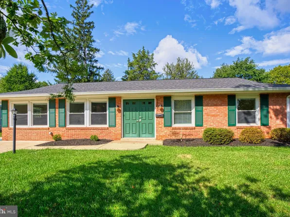 1103 S Greenthorn Ave, Sterling, VA 20164