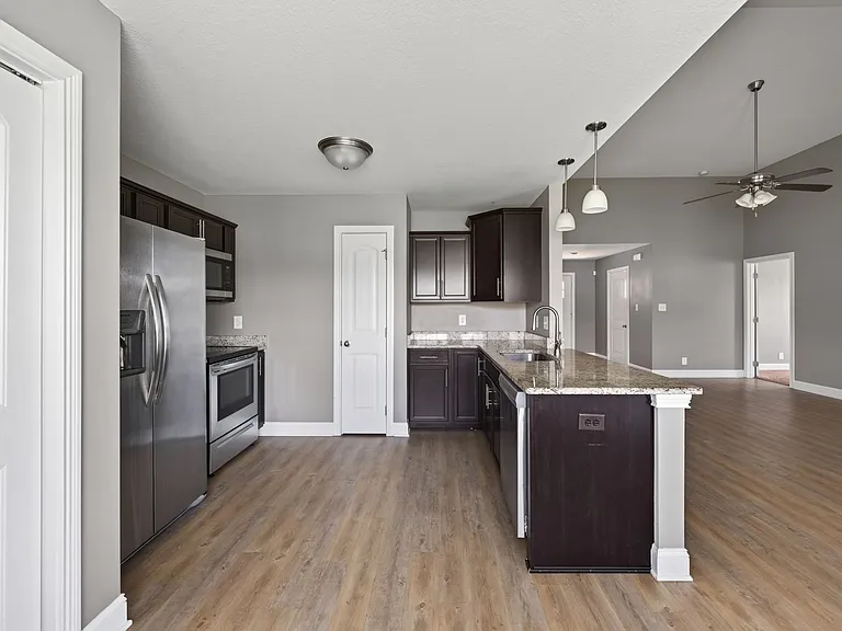 207 Geneva Ln — Photo 11
