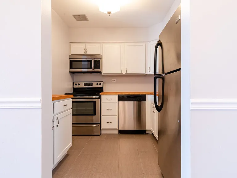 Grand Park Apartments — Photo 17