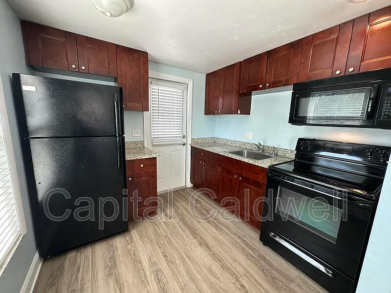 2 bed, 1.0 bath, 632 sqft, $1,550 — Photo 2