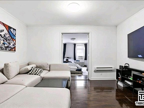 4th image of 123 Mulberry St APT 6